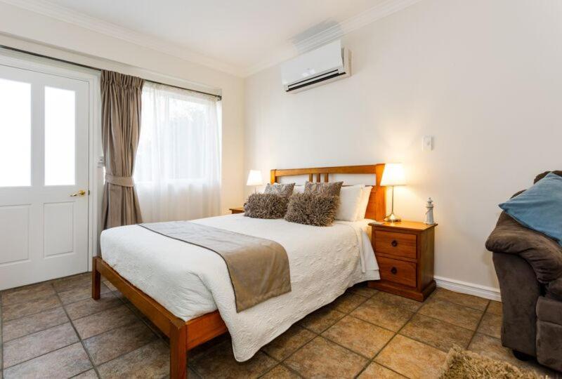 Inn The Tuarts Guest Lodge Busselton Accommodation - Adults Only Eksteriør bilde