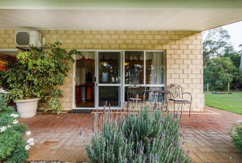 Inn The Tuarts Guest Lodge Busselton Accommodation - Adults Only Eksteriør bilde