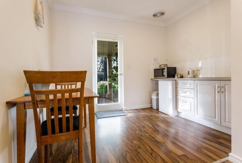 Inn The Tuarts Guest Lodge Busselton Accommodation - Adults Only Eksteriør bilde